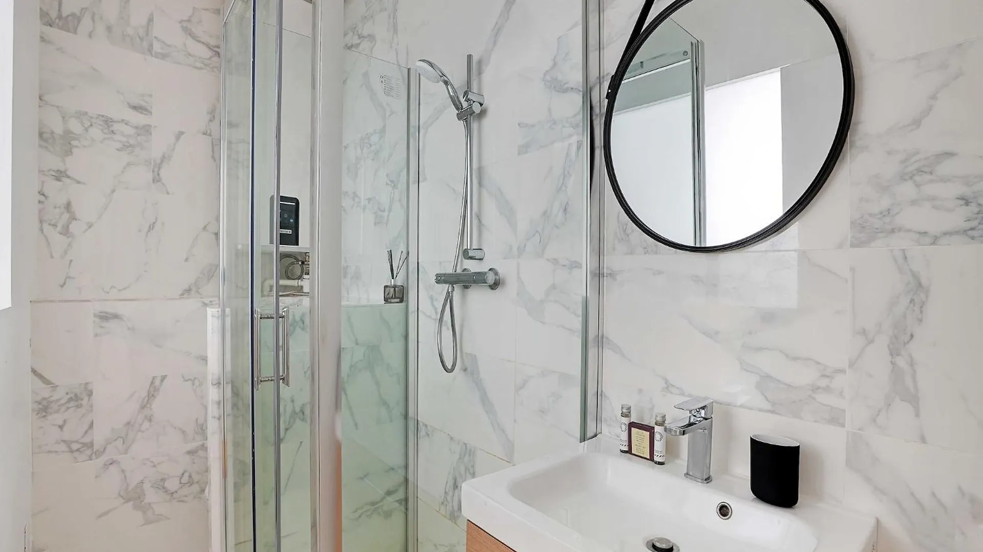 Apartment In Bastille With 1 Room Париж
